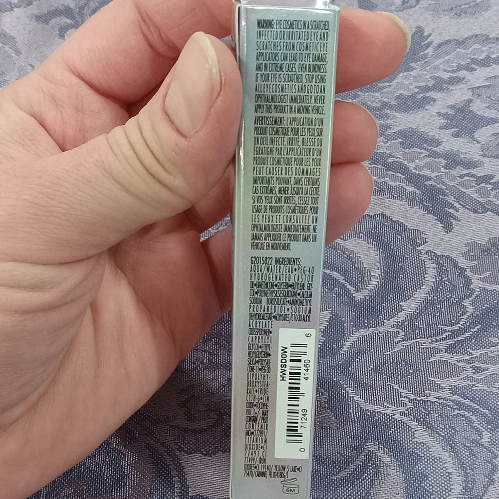 New MAYBELLINE Brilliant Eyes Loquid Shadow